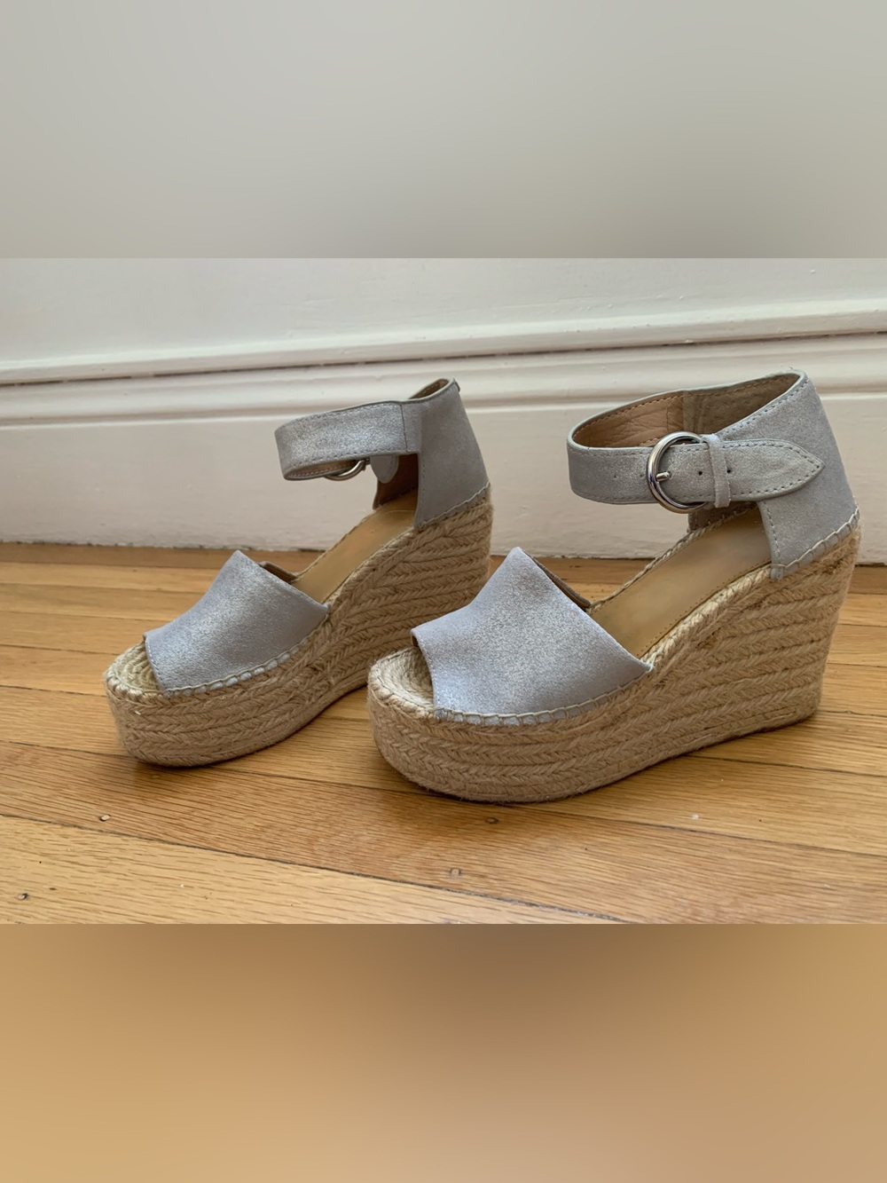 VGUC MARC FISHER MLALIDA Silver Shiny Matt Leather Hi-Wedge Espadrille SZ 8.5M - Picture 13 of 16
